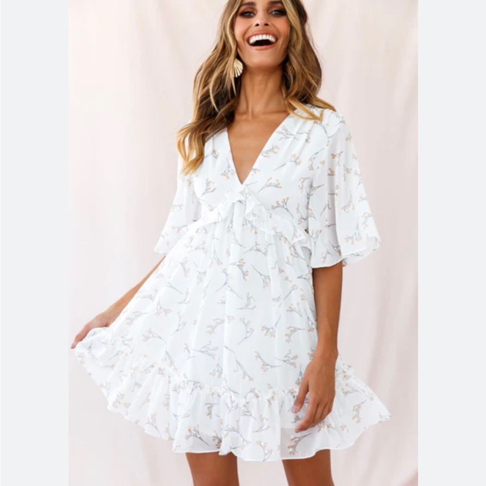 Selfie Leslie flissy angel sleeve cut out babydoll dress